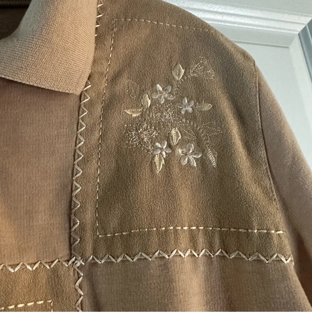 Alfred Dunner Embroidered Patchwork Sweatshirt Polo Medium Peach Floral - Picture 3 of 15